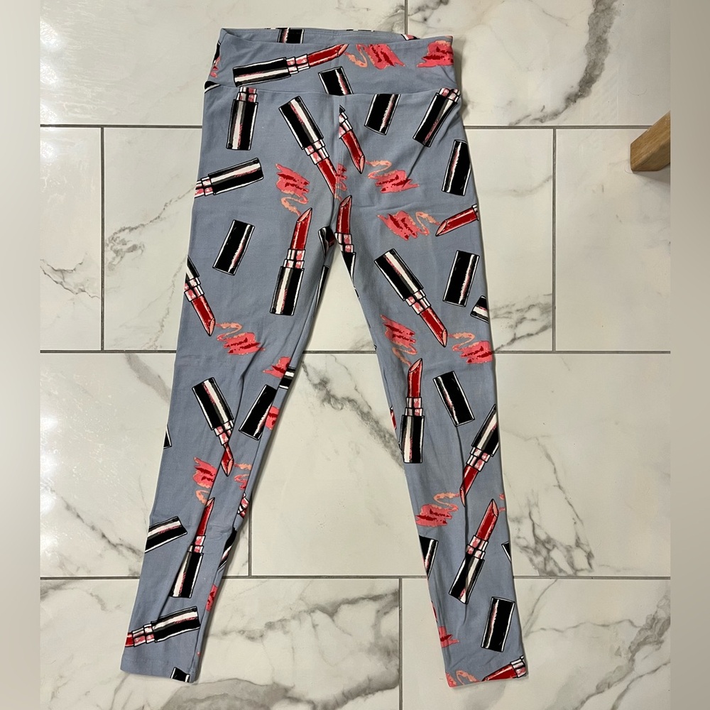 LuLaRoe Gray Leggings with Red Lipstick & Kiss Print